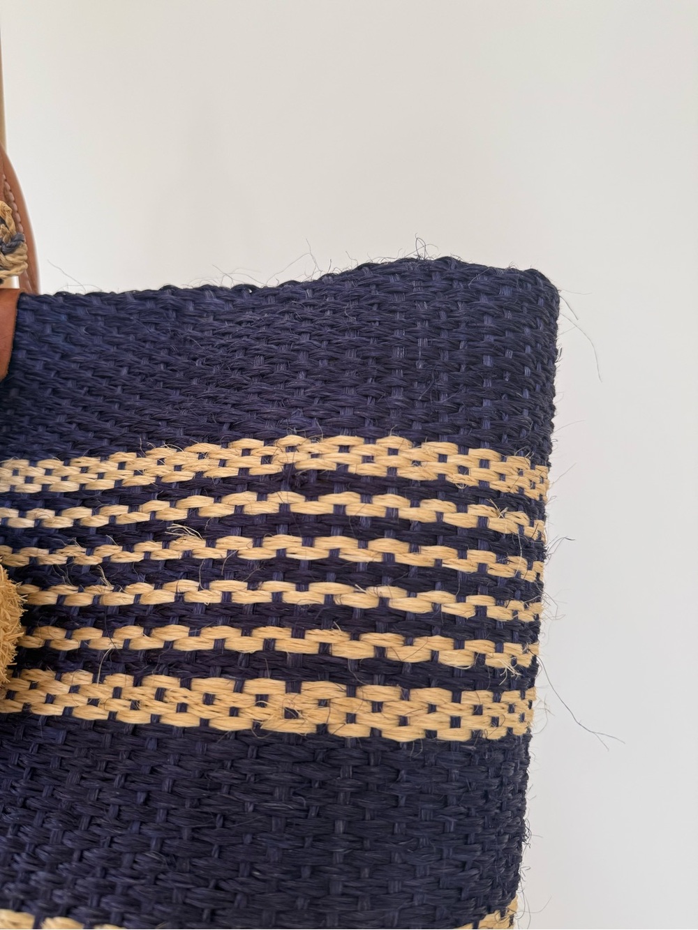 This is a Mar Y Sol Capri woven sisal tote in navy - Picture 3 of 7